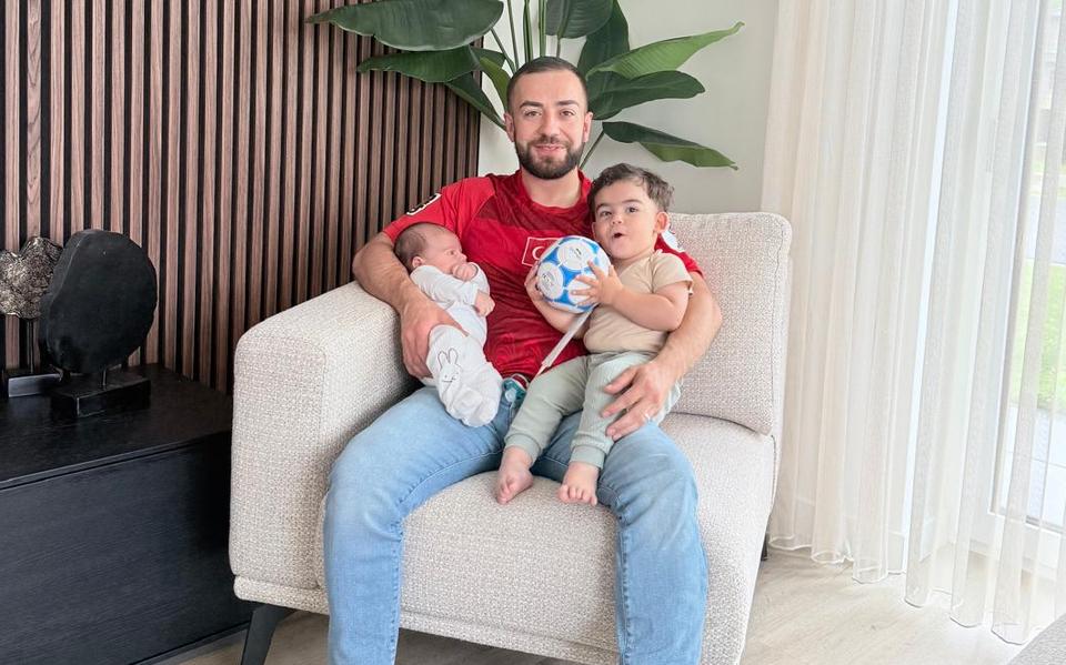 Mustafa (31) uit Emmen zal Turkije supporten bij het krieken van de dag. ‘Ik wil spektakel, kom niet voor niets zo vroeg m’n bed uit’