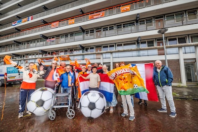 Eind goed, al goed: oranje vlaggetjes mogen tóch blijven hangen aan Zwijndrechtse flat