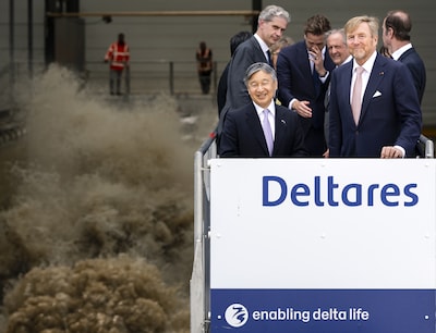 Strenge Japanse regels bij bezoek keizer Naruhito aan Delft: vijf meter afstand en wc alleen voor keizer