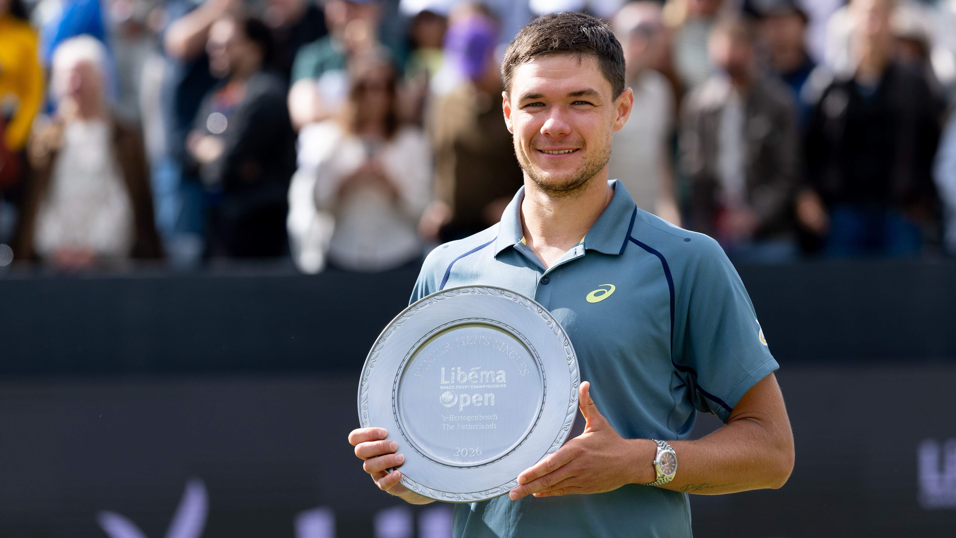 Kamil Majchrzak klopt Alex de Minaur in finale Libéma Open en behaalt eerste ATP-eindzege