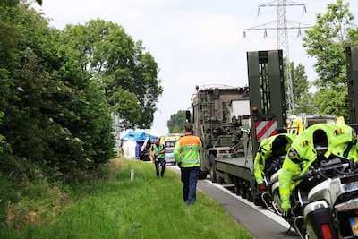 Meerdere vrachtwagens betrokken bij ernstige aanrijding op N36; grote hulpverlening op gang