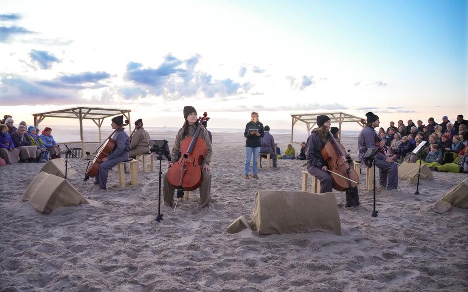Oerol op Terschelling is een ritueel, er hangt zingeving in de lucht. Maar ook feest, vrijen, vreemdgaan