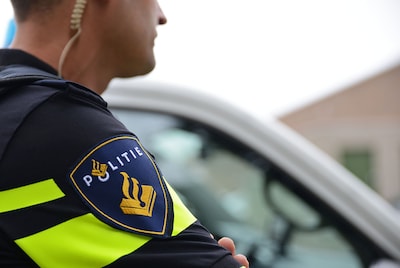 Man loopt met voorwerp dat op vuurwapen lijkt rond in Veldhoven, politie zoekt getuigen
