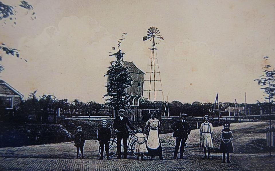 Meneer Meertens vertelt | De windmolen en de watertoren
