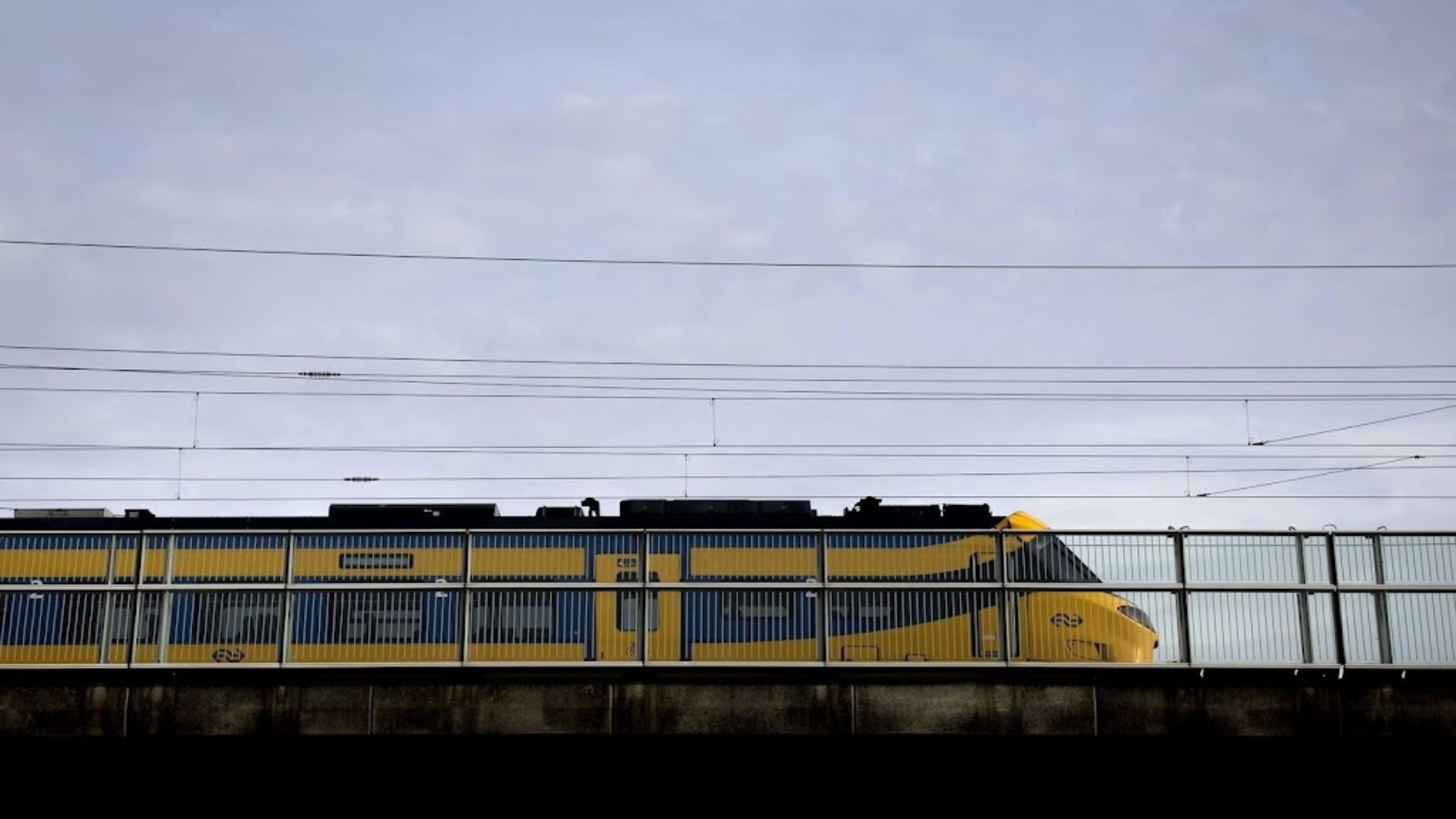 Kabinet snijdt in infrastructuur, ’HSL en spoorbeveiliging nodig’