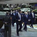 De Russische kalasjnikov-economie is gevaarlijk, maar graaft haar eigen graf