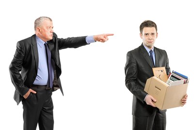 Werkbegeleider gaat ‘als een malle’ tekeer met kettingzaag, nu wil zijn baas van hem af