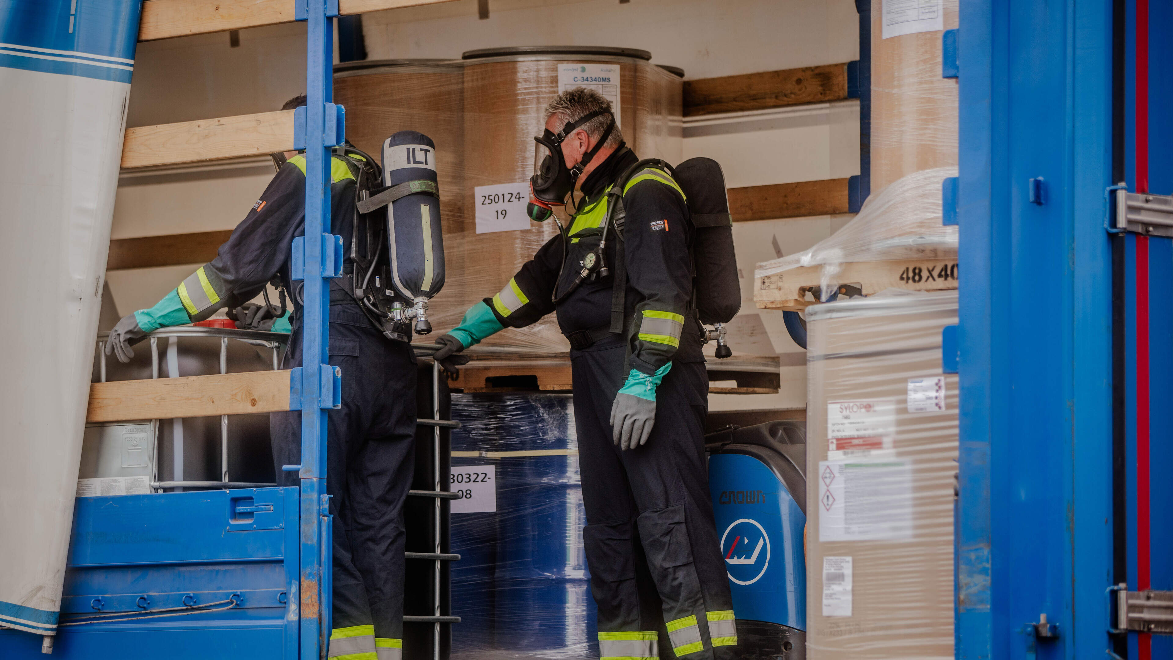 Oogst inspectie vervoer gevaarlijke stoffen in Elsloo: kapotte remschijven, openstaande afsluiter en een bolstaand vat chloor