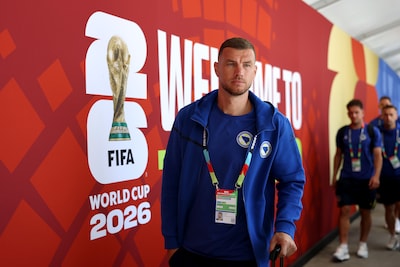 LIVE | Bosnië start met sterspeler Dzeko tegen Zwitserland, PSV’er Bajraktarević is basisplaats kwijt
