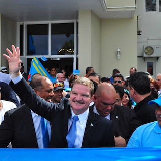 Gewaardeerd premier van Aruba kondigt onverwacht zijn vertrek aan