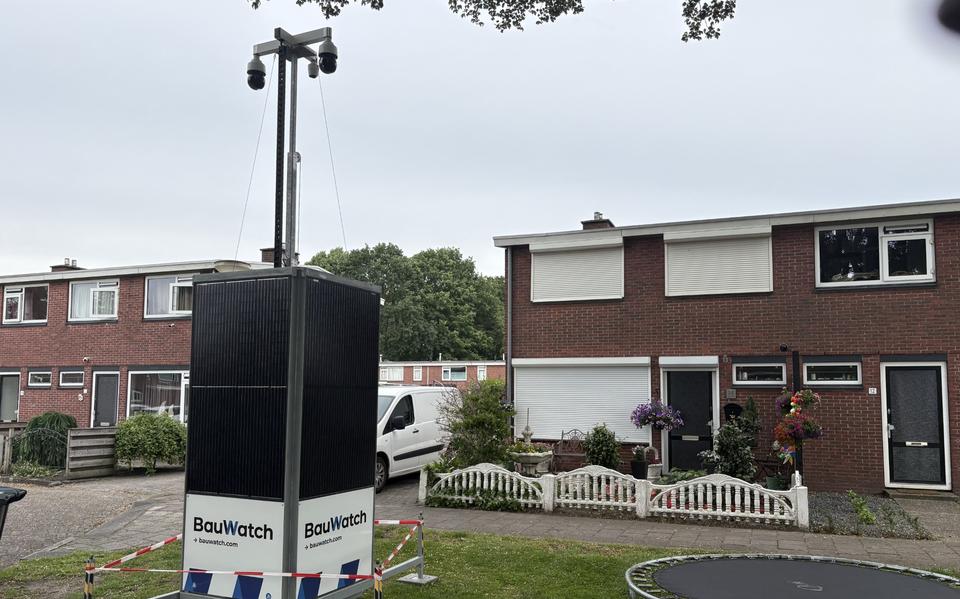Grote camera bij woning Martinus Bakker en Gea in Klazienaveen na brandstichtingen: 'Iemand heeft het blijkbaar op ons voorzien'