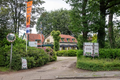 Bas en Valerie sluiten hun geliefde hotel: ‘Niet fijn om vaste gasten te vertellen dat we stoppen’