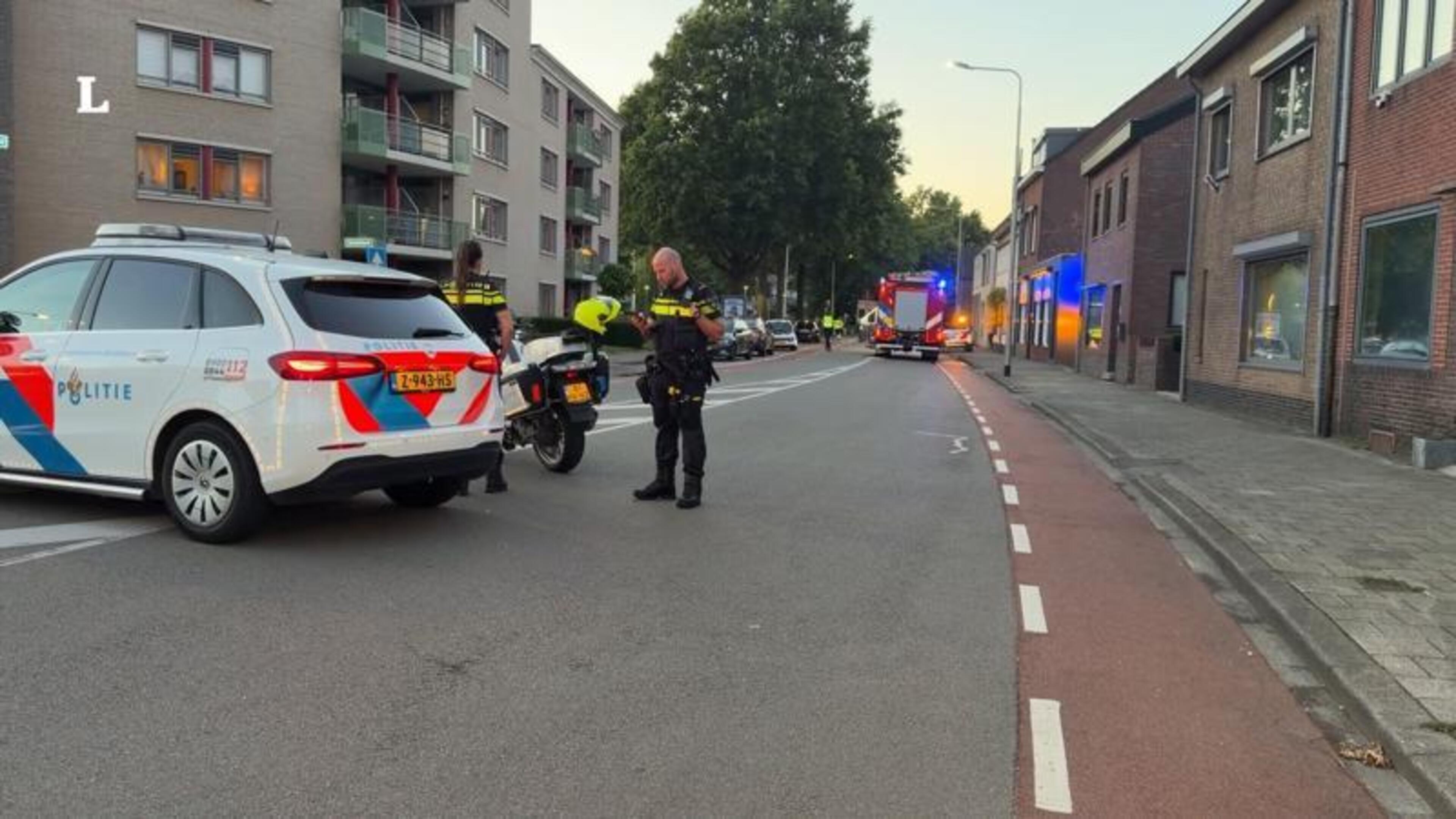 Man (24) uit Wittem overleden na botsing met motor tegen geparkeerde auto’s in Kerkrade