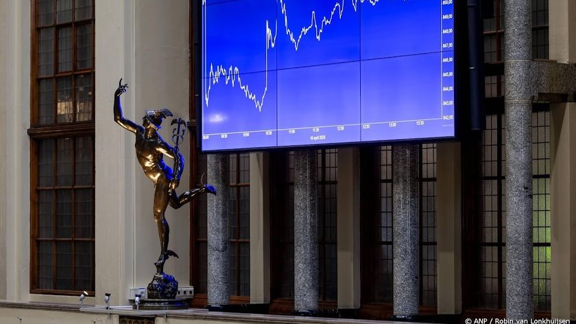 AEX scherpt recordstand aan, vooral chipbedrijven omhoog