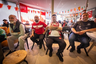 Om 06.00 uur al volle kantine in Hengelo voor WK-duel Turkije, maar feest blijft uit