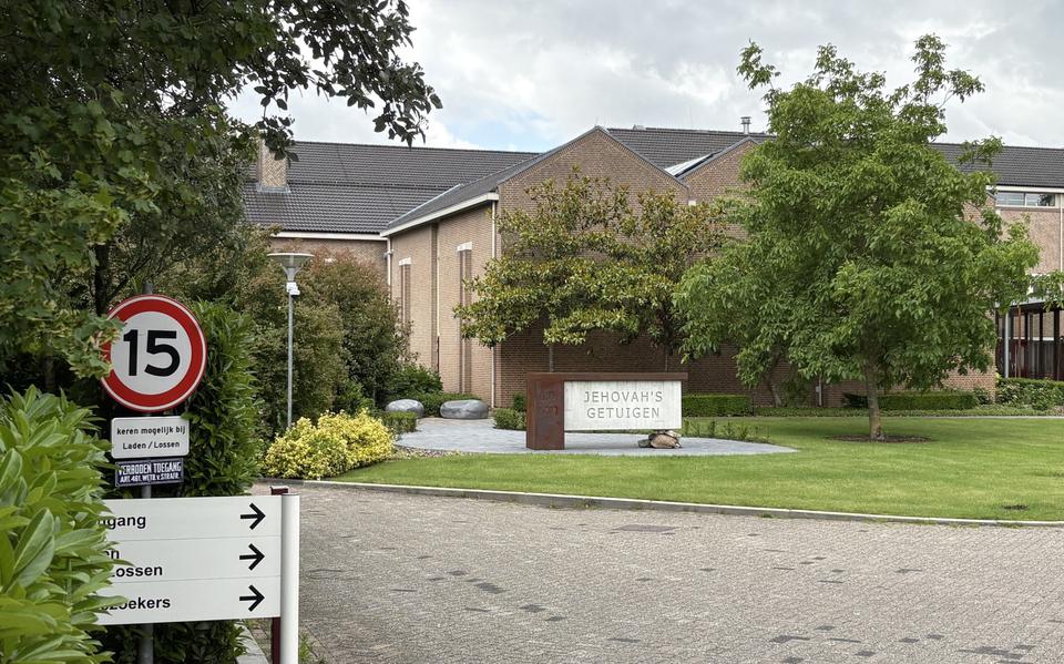 Jehovah’s Getuigen zien af van uitbreiding hoofdvestiging in Noordbarge. 'Nu plan voor woningen die passen bij het dorp’