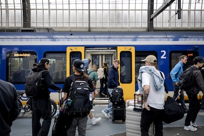 NS waarschuwt reizigers als goedkoop zomerabonnement bijna afloopt, belooft staatssecretaris