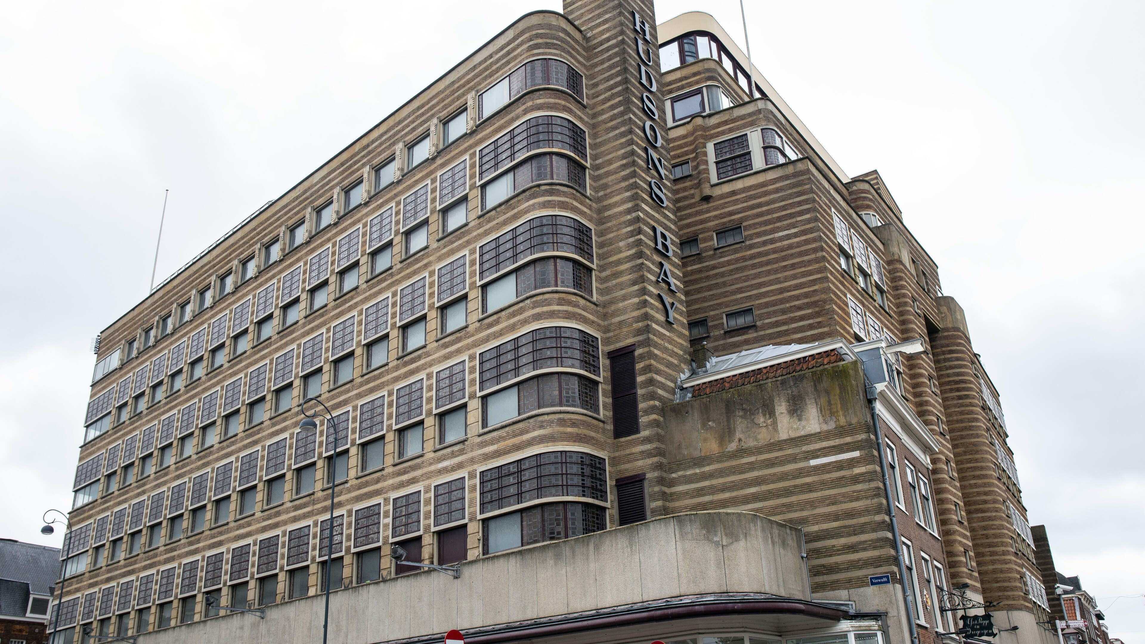 Plan ’V&D-hotel’ krijgt steun van Haarlems stadsbestuur, ondanks hotelstop. ’Kijken of uitzondering mogelijk is’