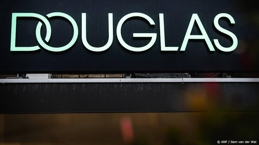 Parfumketen Douglas somberder over winst door prijsbewuste klant