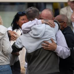 In beeld Honderden deelnemers bij stille tocht na fataal ongeluk Zeeland