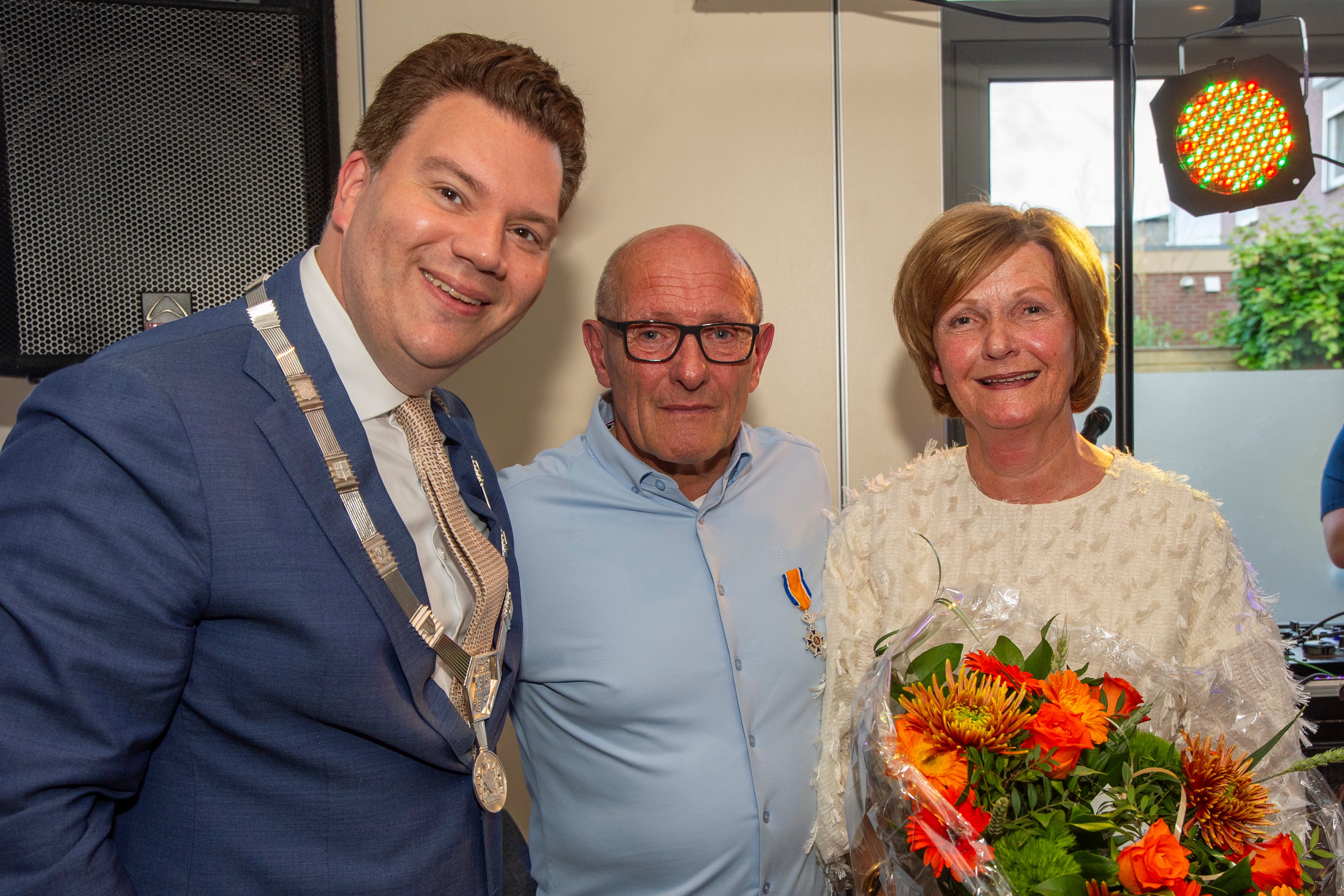 Jan Steijns uit Margraten ontvangt lintje na ruim 40 jaar inzet als ‘verenigingsman’ bij badmintonclub Poona