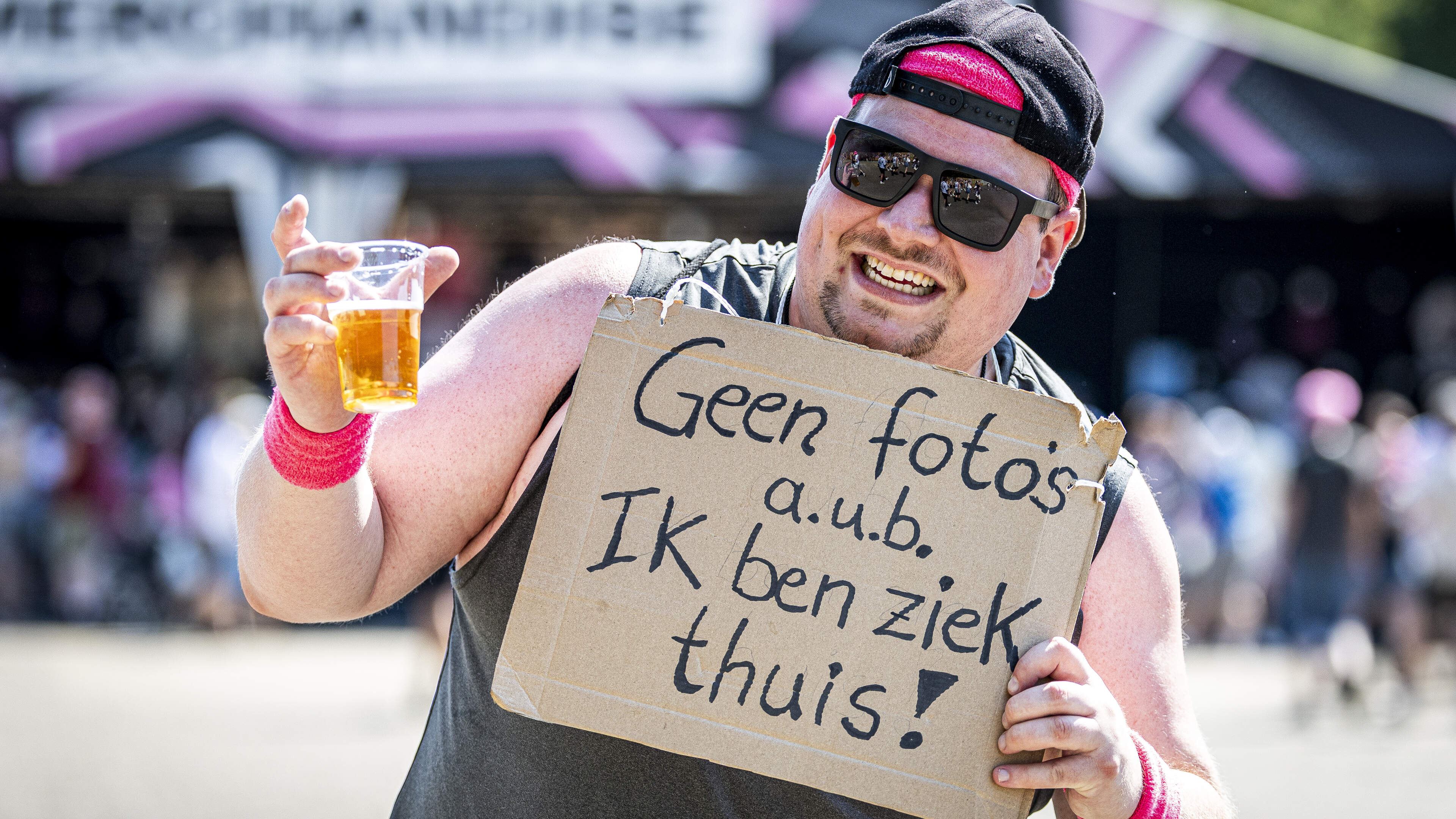 Drie dagen op een festival is te gek, maar ook een beproeving: wat krijgt je lijf allemaal te verduren? ‘Ik zweet me helemaal de neten’