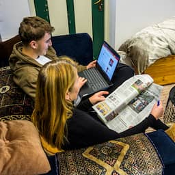 Mediatoezichthouder: nieuwsgebruik daalt, sociale media vaker nieuwsbron