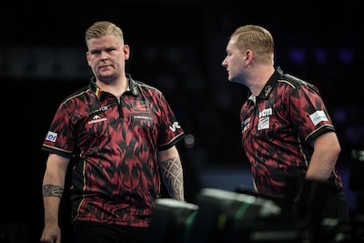 World Cup of Darts | Michael van Gerwen en Gian van Veen overtuigend naar halve finale, Noord-Ierland de tegenstander
