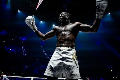 ‘Praatjesmaker’ Mory Kromah zorgt voor spektakel, maar wordt ook uitgefloten: ‘Mensen haatten Muhammad Ali eerst ook’