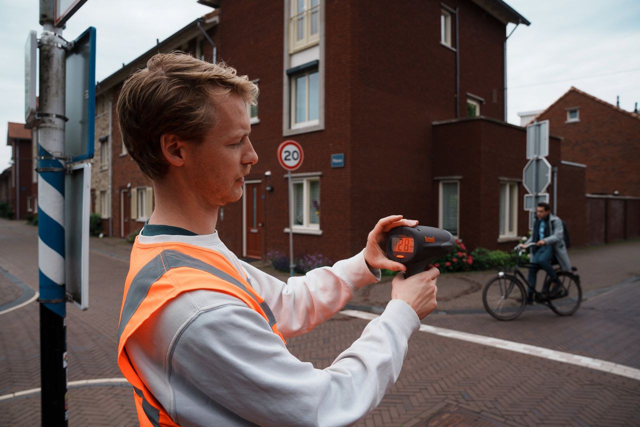 Op dit fietspad geldt tijdelijk een maximumsnelheid. ‘Wat ga je doen, flitsen?’