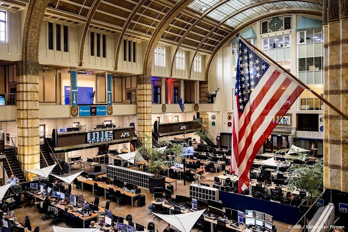 AEX-index begint voorzichtig, Wall Street blijft dicht
