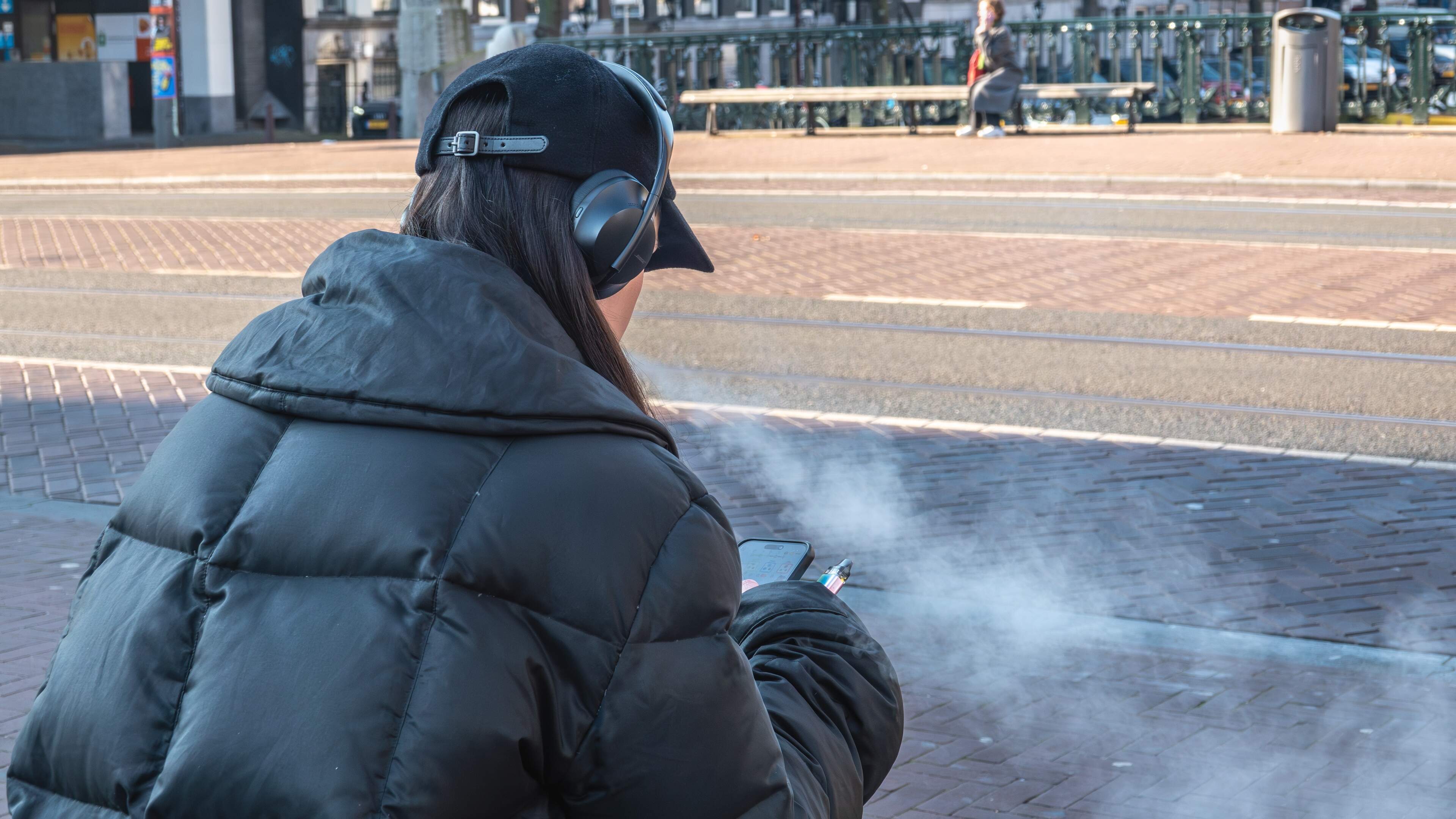 Amsterdamse jongeren in de knel: van vapen tot sociale mediaverslaving