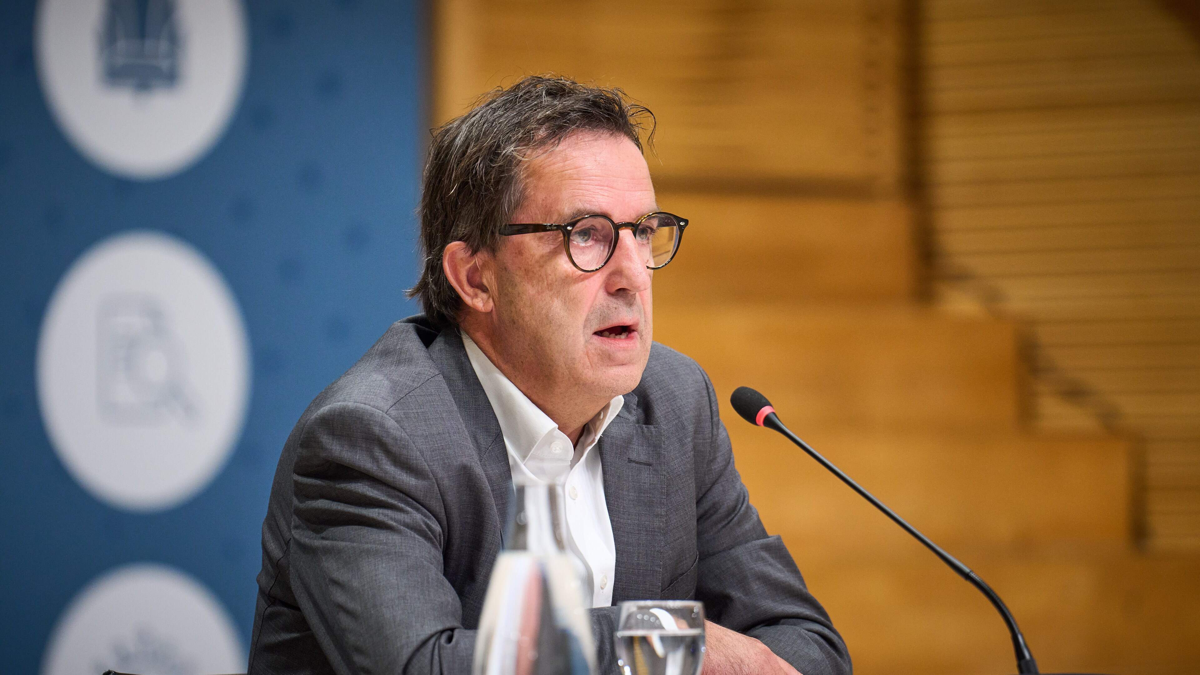 Geëmotioneerde Diederik Gommers: ‘Mensen in eenzaamheid laten doodgaan, dat moeten we echt nooit meer doen’