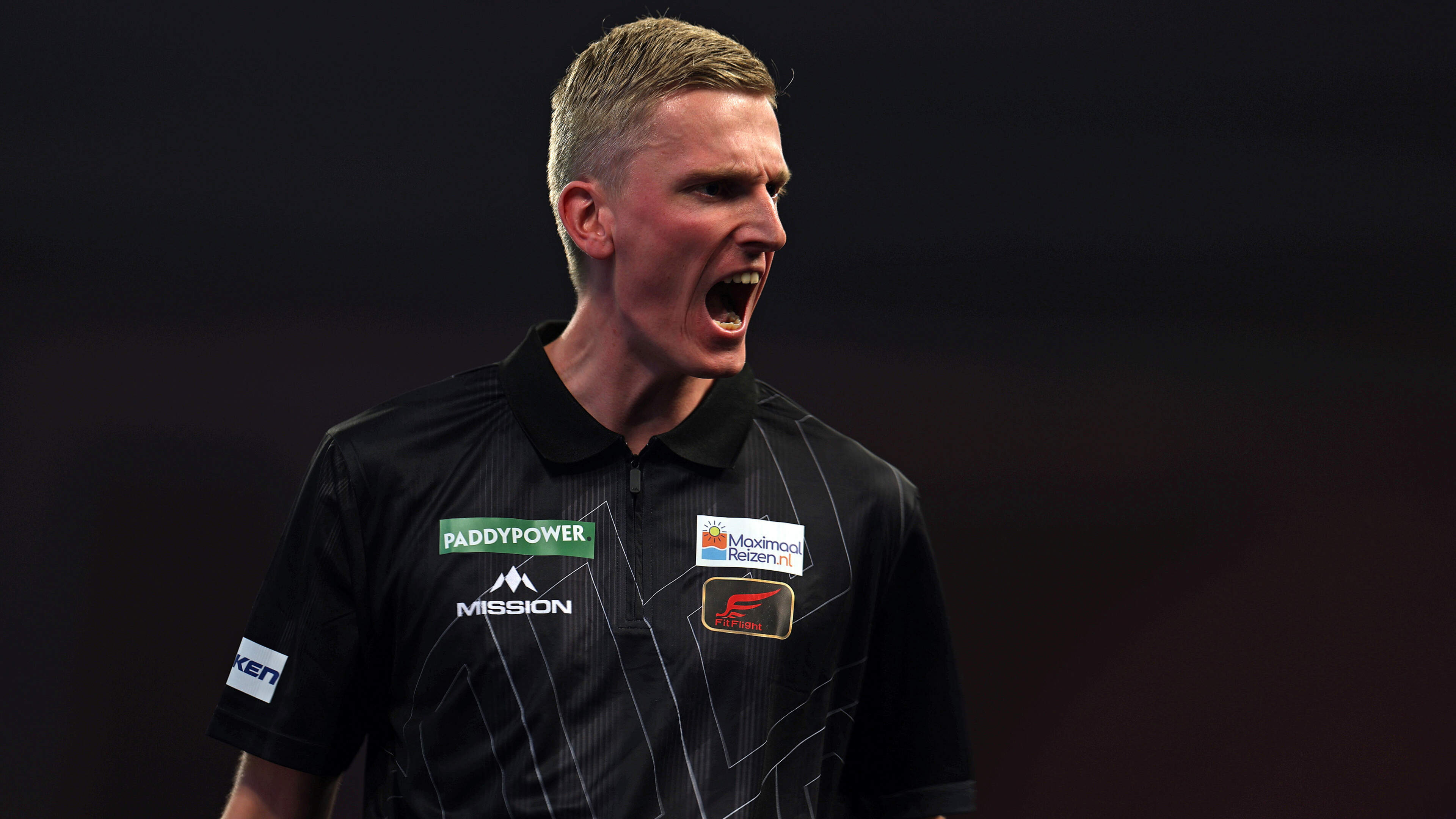 Wessel Nijman wint ook na vakantie Players Championship-ronde: ’10 dagen geen pijl aangeraakt’
