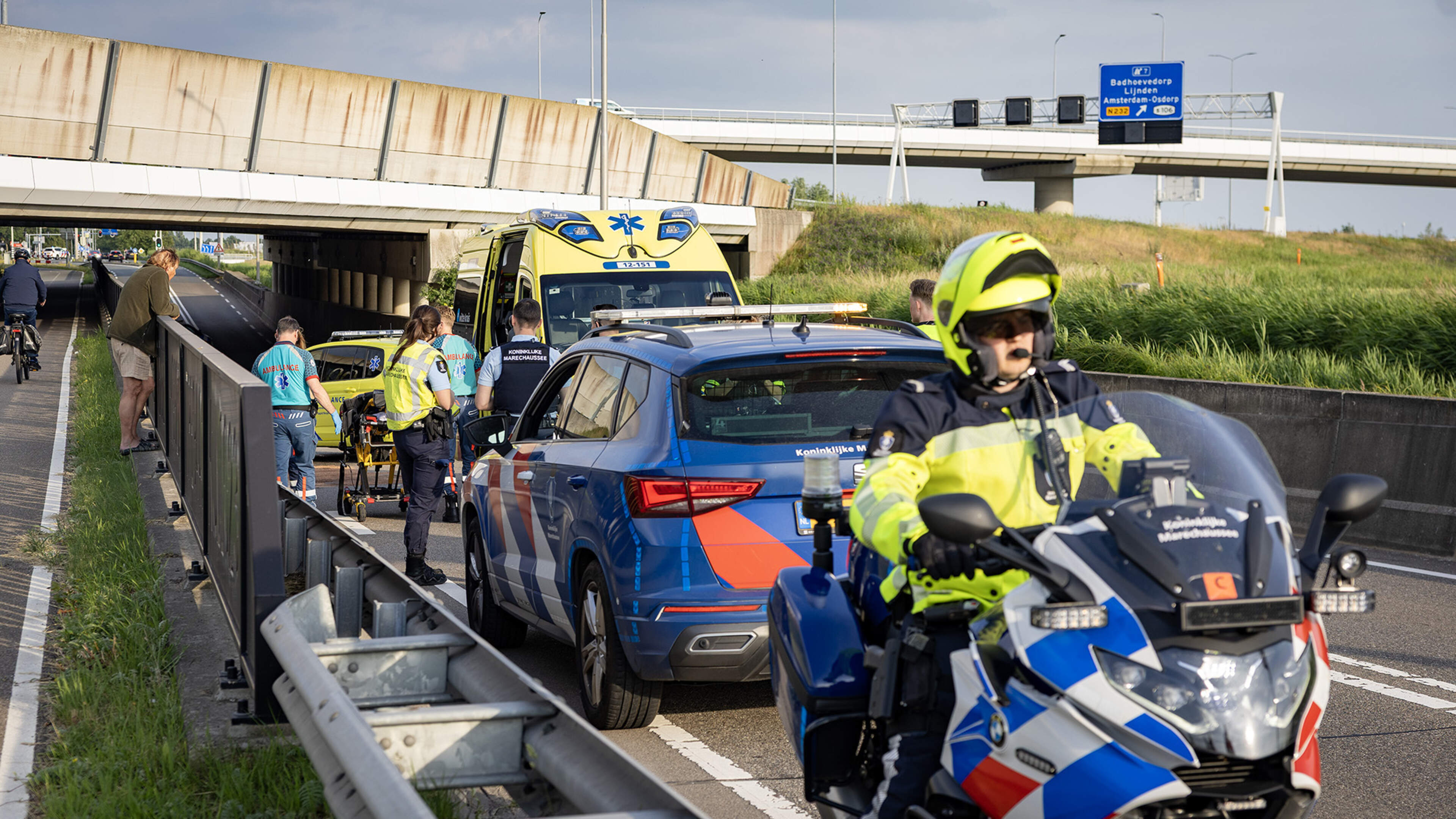 Motorrijder gewond bij eenzijdig ongeluk op N232 bij Lijnden