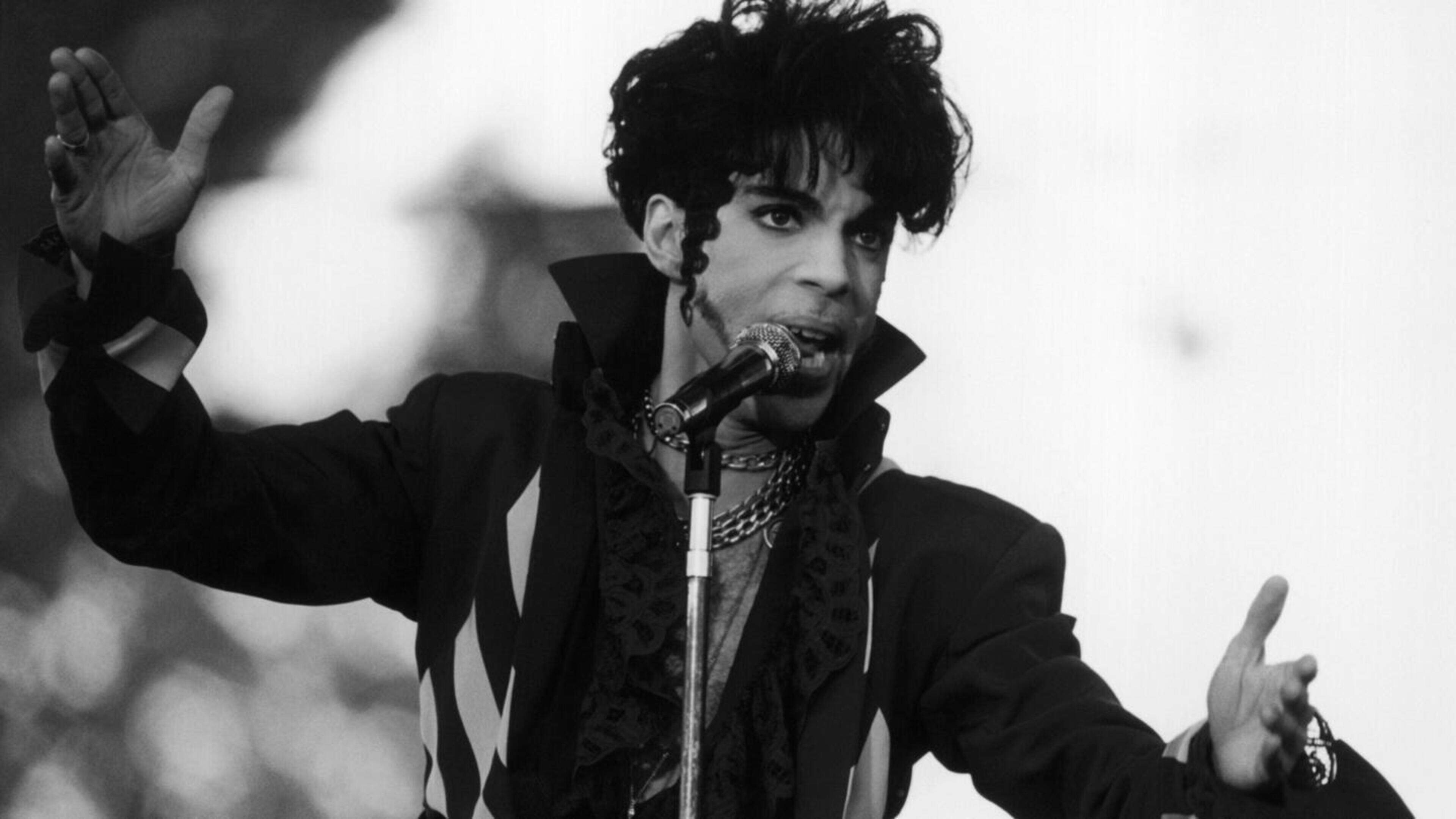 Nieuw album van Prince deze zomer: tien onbekende songs eindelijk uit de kluis