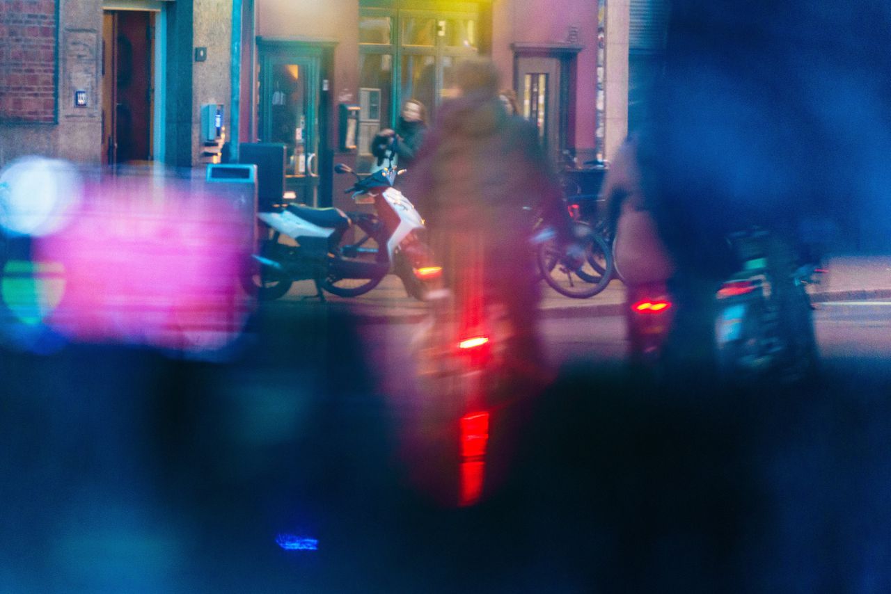 Advies: vervolgen van jongeren die wegblijven van school helpt niet, dus stop ermee en geef zorg