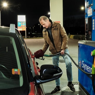 Olieprijs daalt richting 80 dollar, Aziatische beurzen vieren aangekondigde vrede