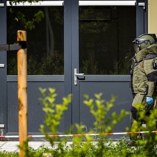 Bouwvakkers treffen vermoedelijk explosieven aan in toekomstig azc in Nuenen