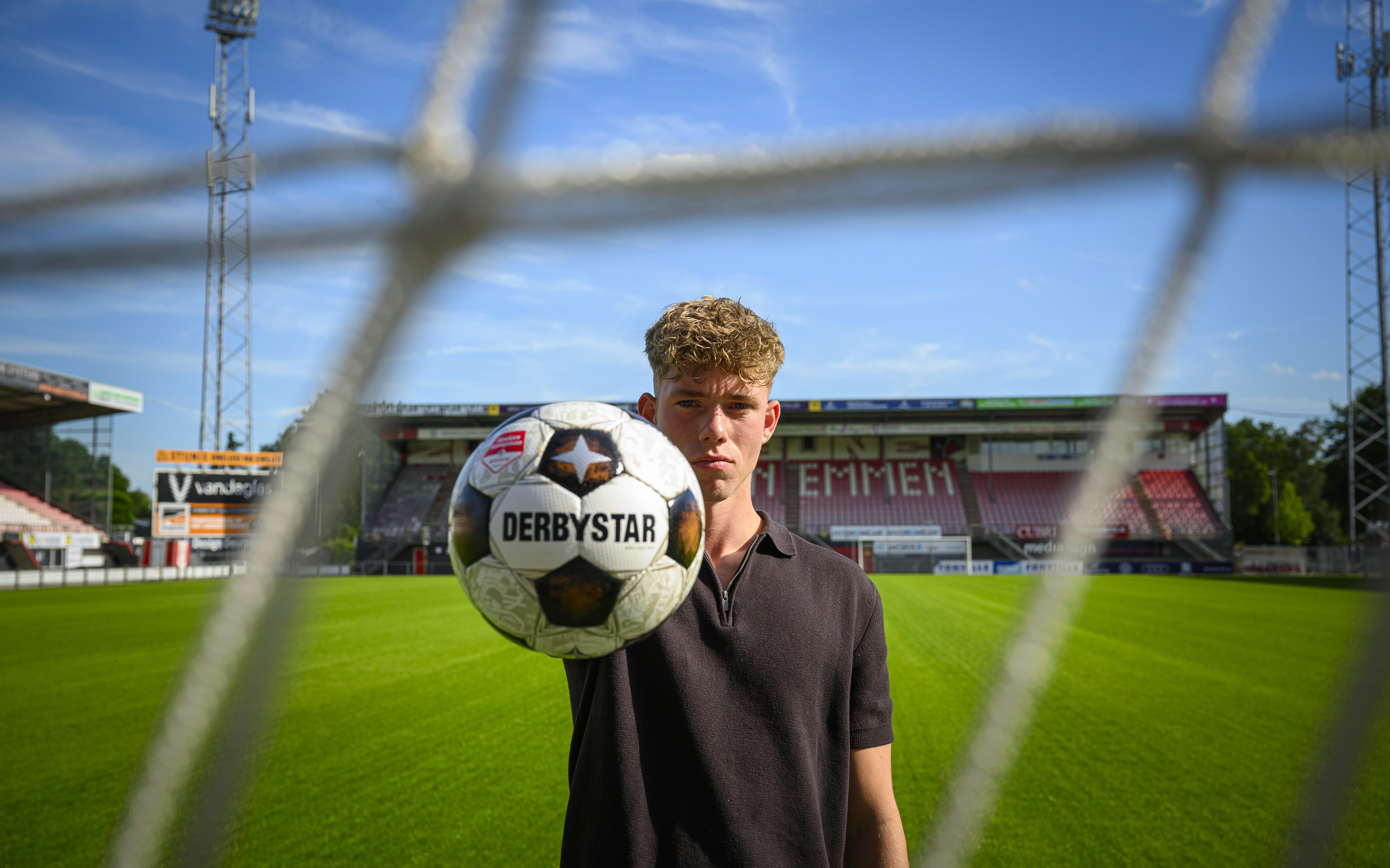 Kevin Norder (18) belandde per toeval op doel bij Wildervank en is nu profkeeper bij FC Emmen. 'Natuurlijk ga ik de strijd aan'