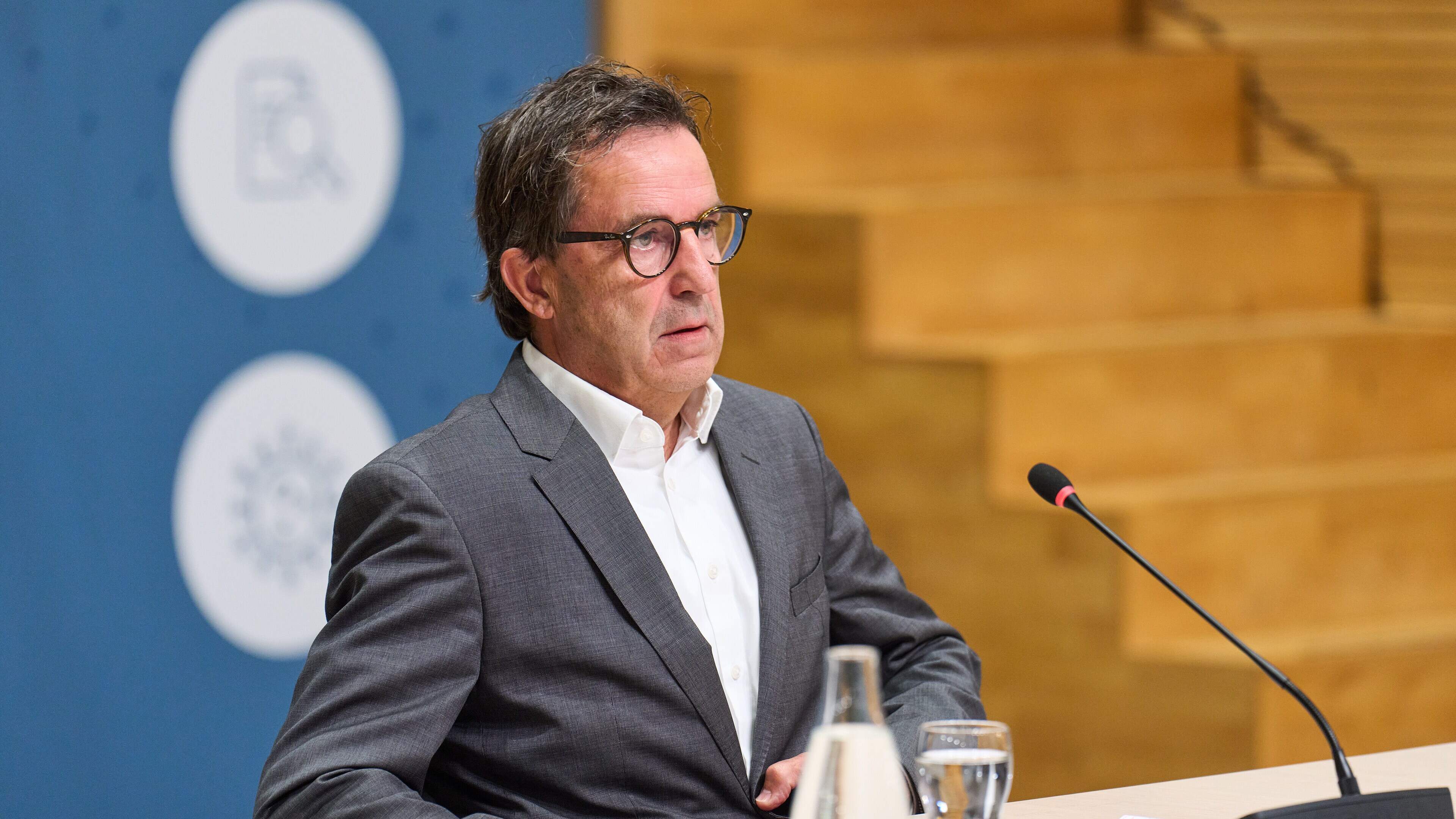 Diederik Gommers tijdens coronaverhoor: ’Mensen alleen laten sterven, dat moeten we nooit meer doen’