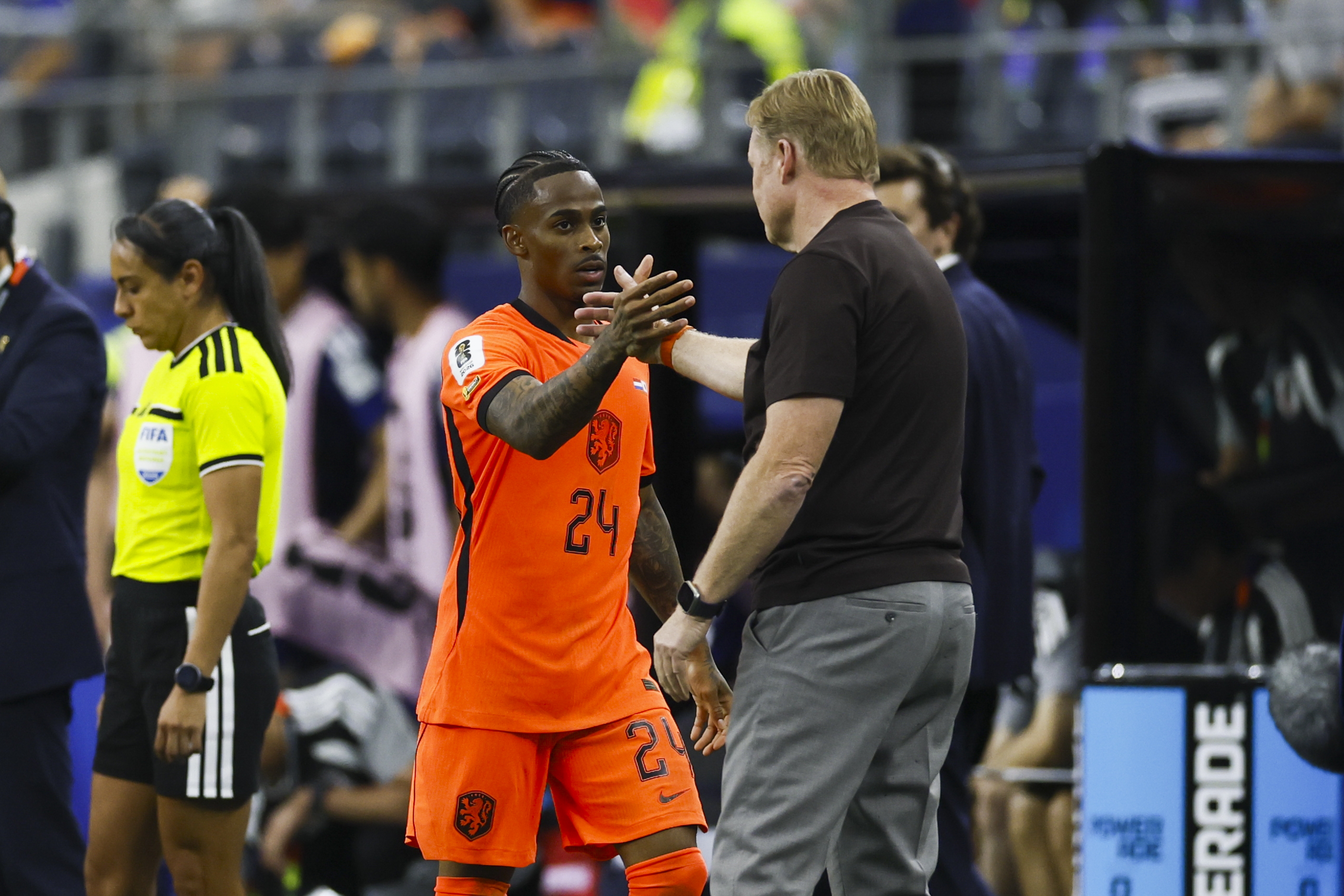 Veel kritiek na Oranje – Japan: ‘Koeman heeft filosofie van Cruijff onderin de la verstopt’