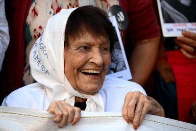 Boegbeeld van ‘Dwaze Moeders’ in Argentinië, Taty Almeida (95), overleden