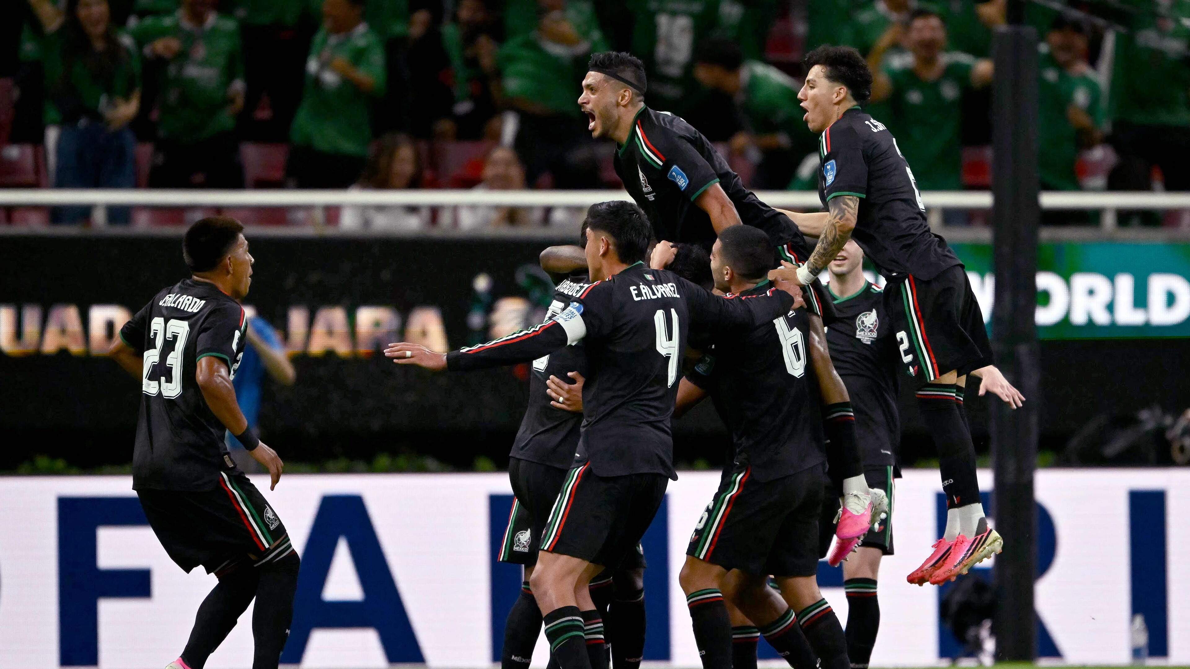 Horrorblessure domper op show Canada, Mexico naar de laatste 32