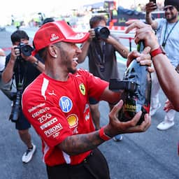 Hamilton opgelucht na langverwachte zege voor Ferrari: 'Heb het nog in me'
