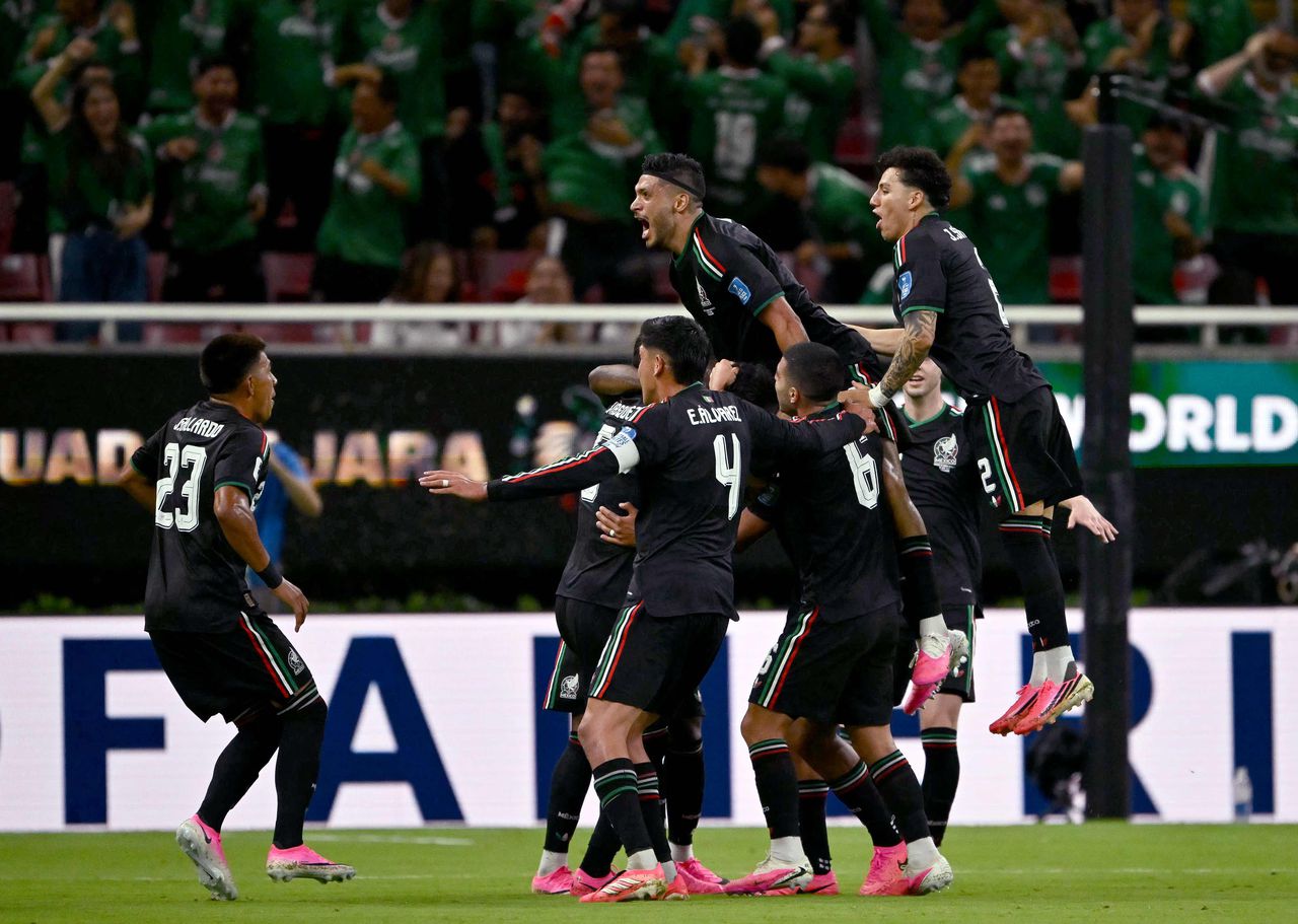Gastland Mexico plaatst zich als eerste voor knock-outfase en Timber mist tweede groepswedstrijd: dit gebeurde er op dag 8 van het WK