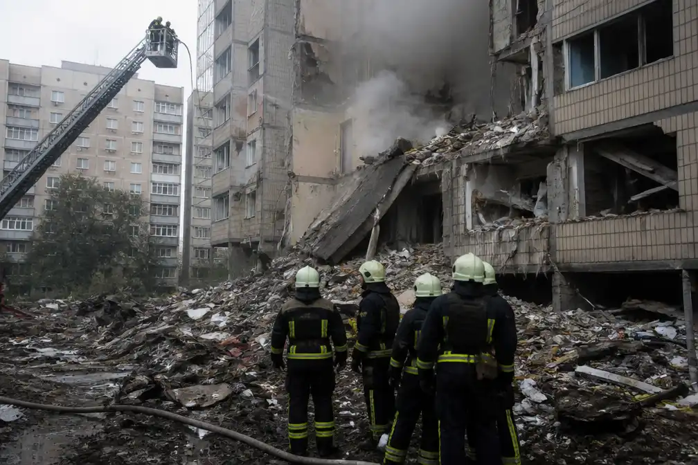 Russische raketaanval op Kyiv doodt minstens drie mensen; Zelensky dringt bij Trump aan op Starlink