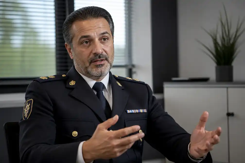 Voormalig Irakese agent Saman Hassan (50) nu politiecommissaris in Nederland