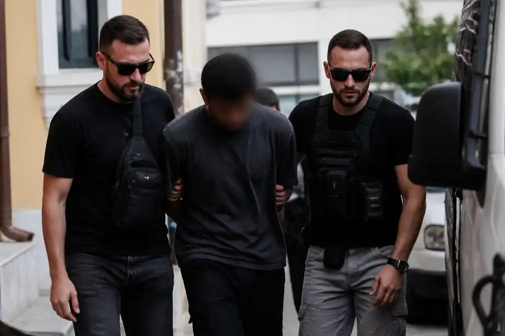 Man bekent doden Britse vrouw gevonden in koffer in Athene, zegt politie