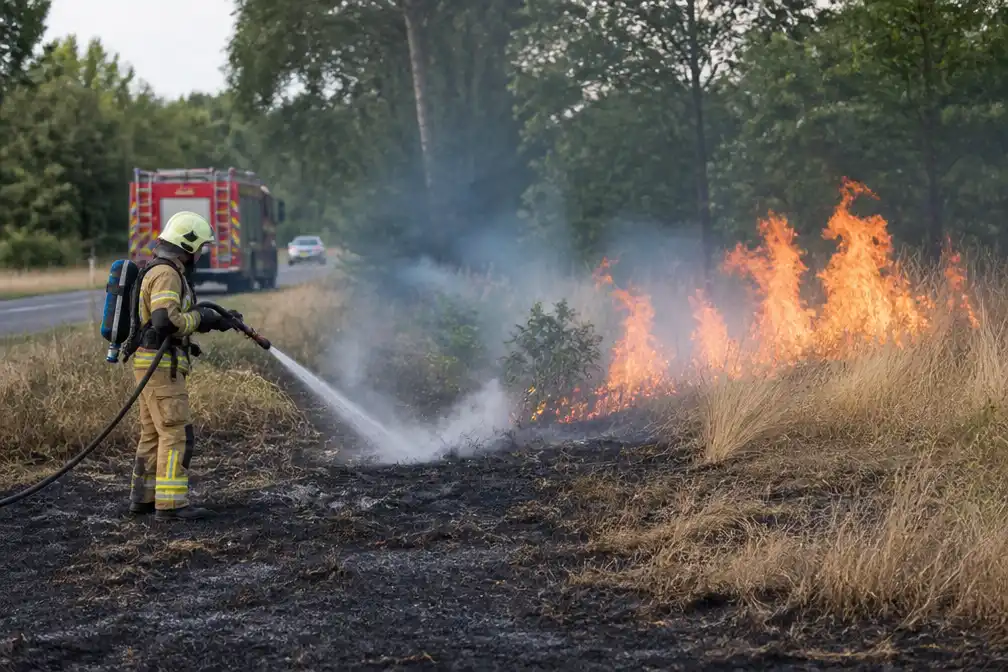 Brandweer bestrijdt ook in Nederland kleine natuurbranden door droogte